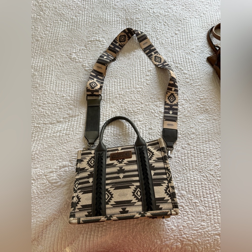 Wrangler Purse - Picture 2 of 2